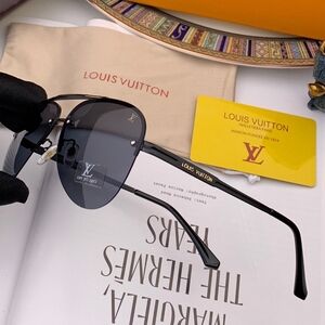<AUTHENTIC>Louis Vuitton Black Gold Pilot Shades